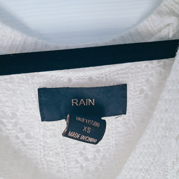 Elegant White Knit Top - Picture 4 of 5